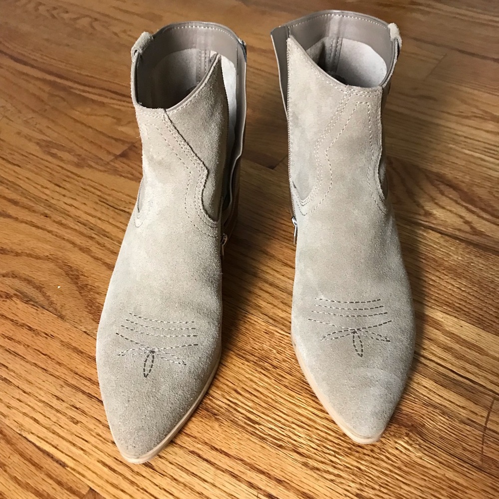 Dolce Vita Light Tan Suede Ankle Boots - Picture 3 of 9